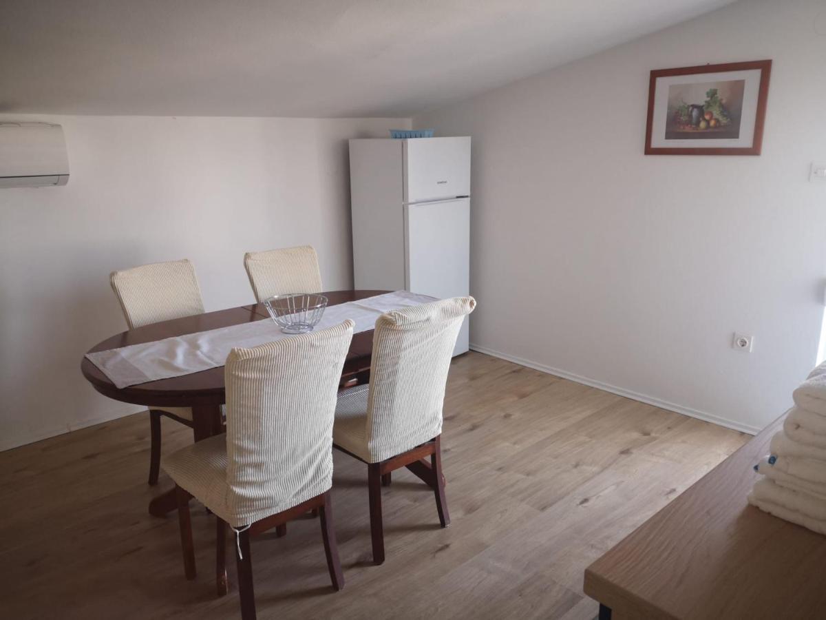 Apartments Tara Ražanac Esterno foto