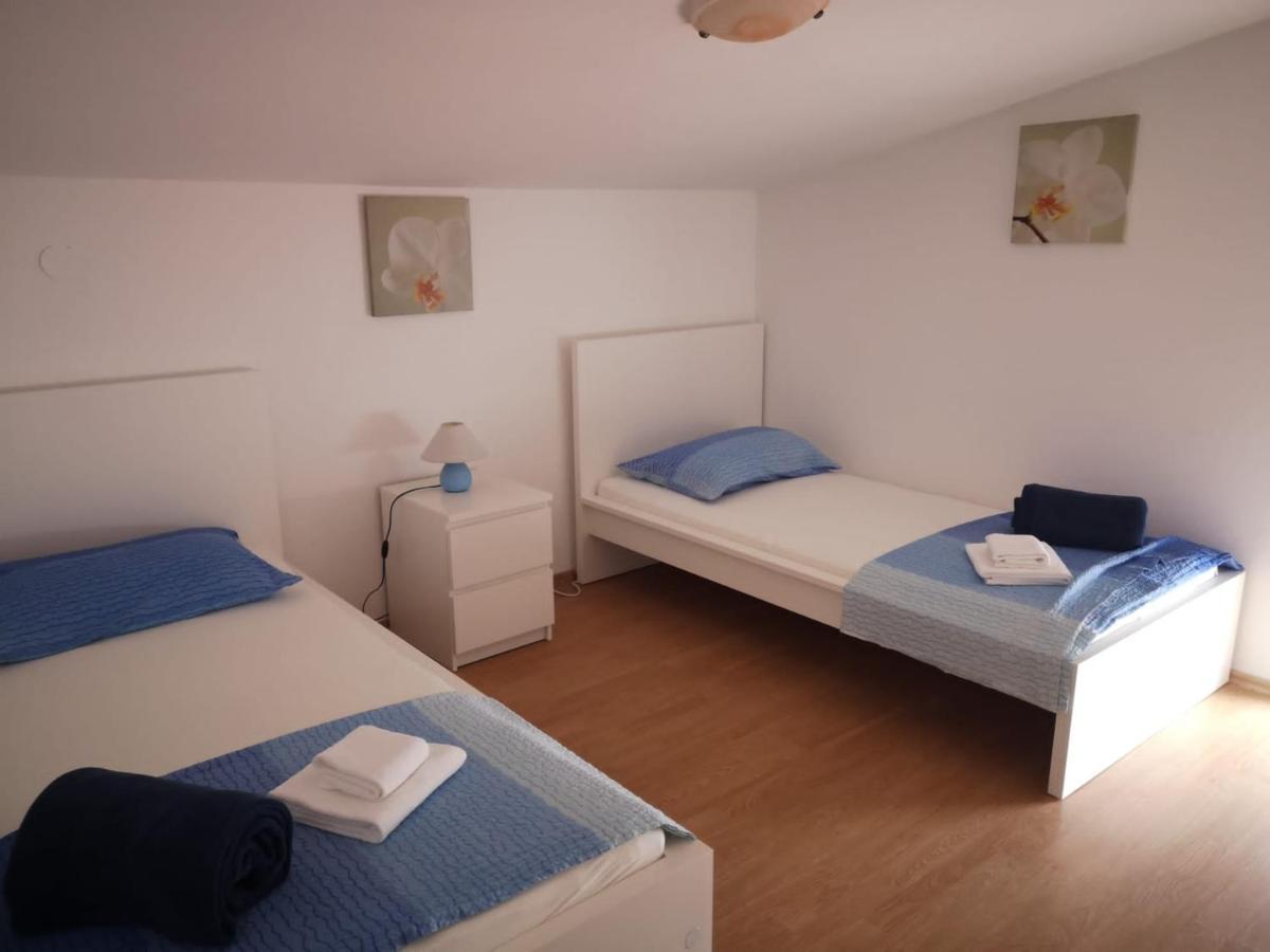 Apartments Tara Ražanac Esterno foto