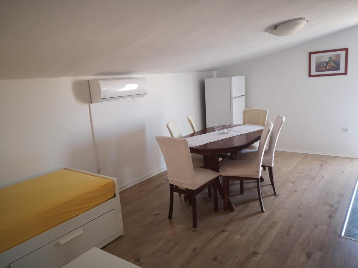 Apartments Tara Ražanac Esterno foto