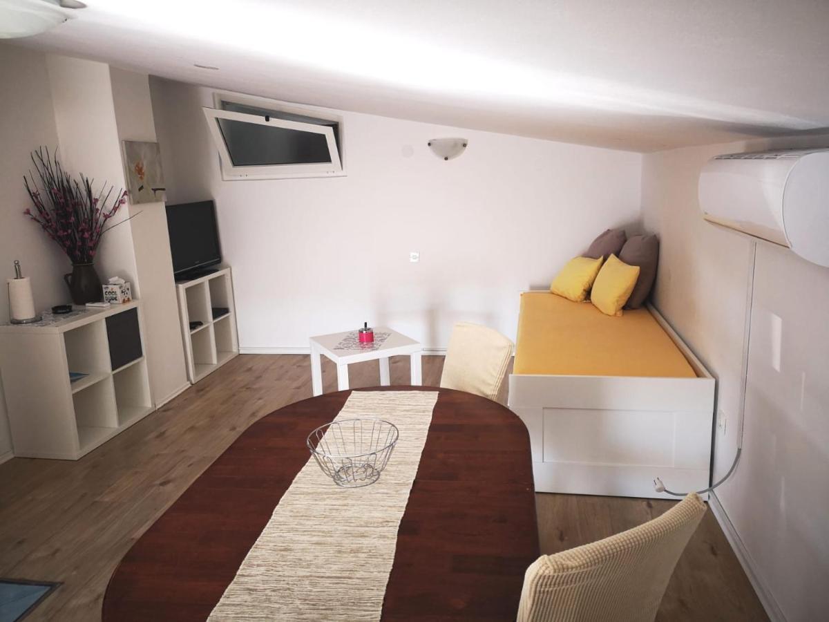 Apartments Tara Ražanac Esterno foto