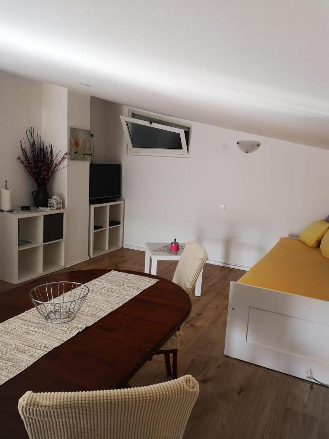 Apartments Tara Ražanac Esterno foto